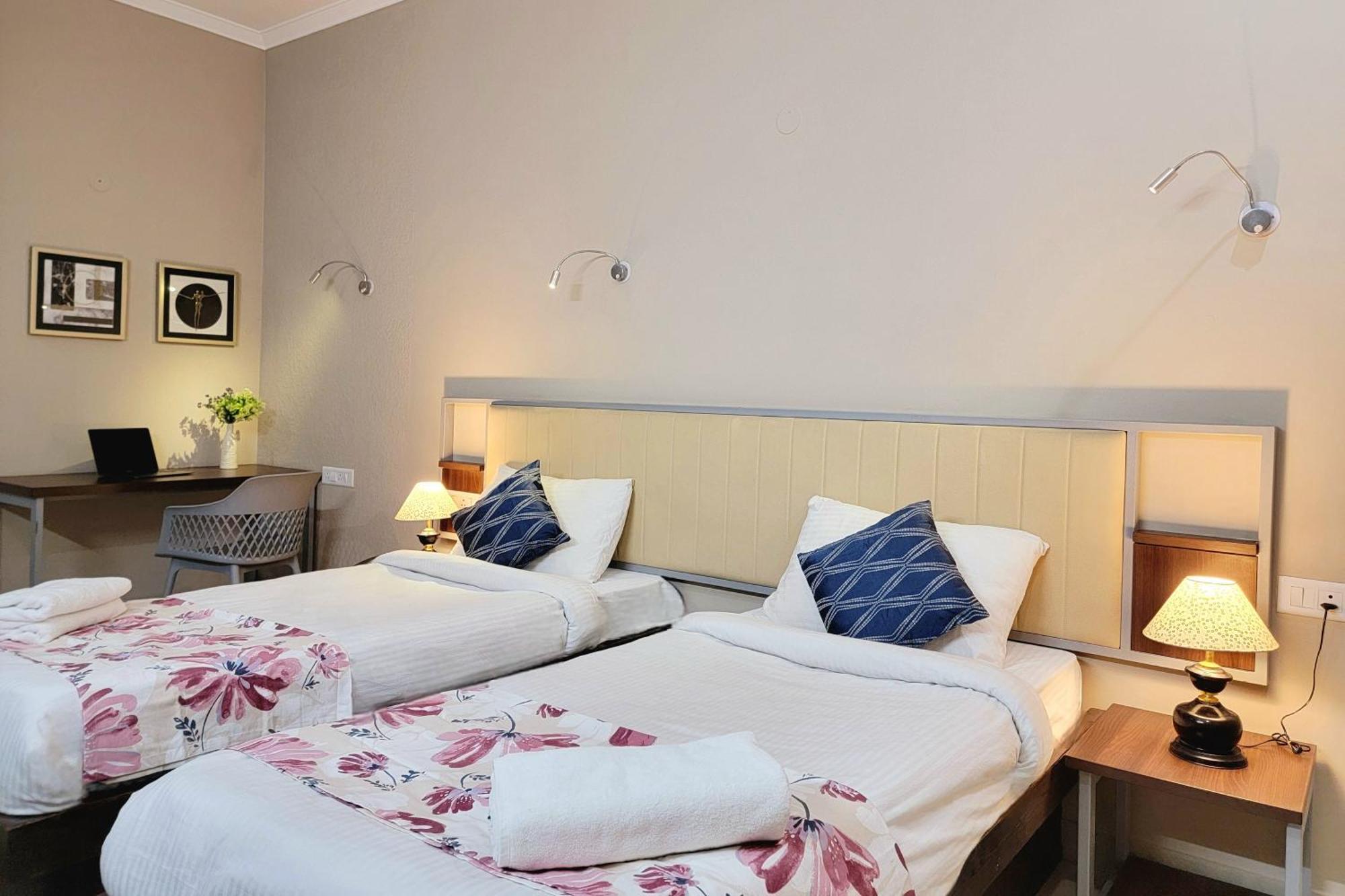 Vamsor Heights 1047 Hotel Gurgaon Luaran gambar