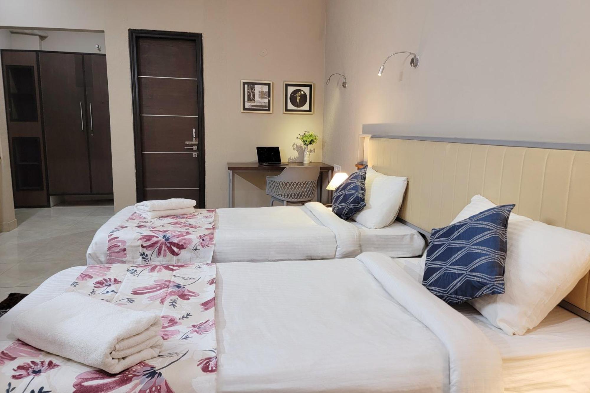 Vamsor Heights 1047 Hotel Gurgaon Luaran gambar
